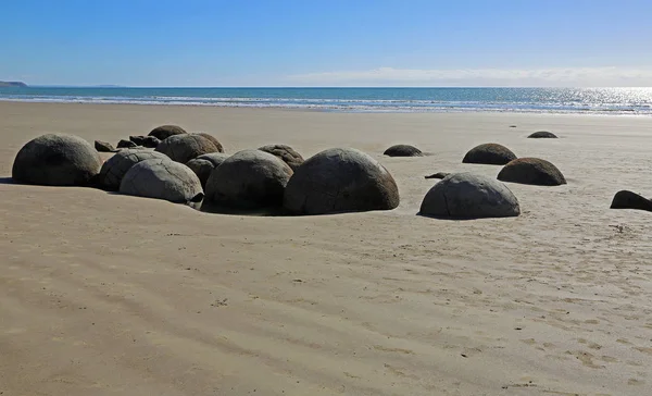 Moeraki Boulders na praia — Fotografia de Stock