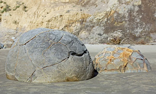 Two Moeraki Boulders — Stock Photo, Image