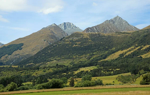 Mount Larkins in Richardson Mountains — Stock Photo, Image