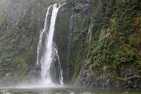Stirling Falls - Nueva Zelanda — Foto de Stock