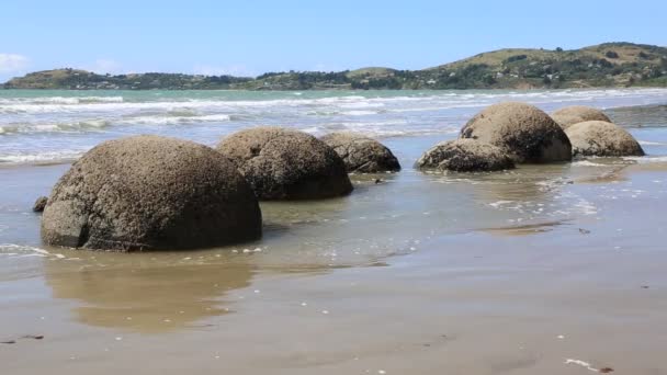 Paisaje con rocas Moeraki — Vídeos de Stock