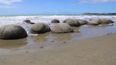 Moeraki Boulders sahilde