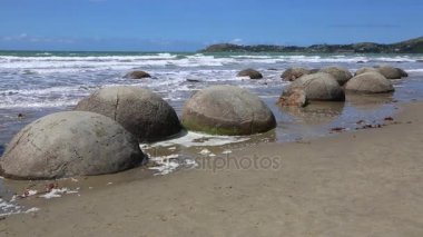 Moeraki kayaları - Yeni Zelanda