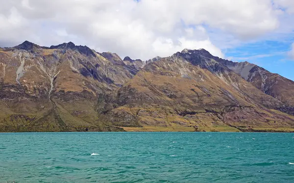 瓦卡蒂普湖上的汤姆森山脉 在南阿尔卑斯瓦卡蒂普湖周围的风景 新西兰 — 图库照片