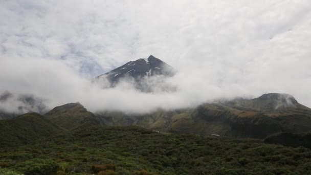 Egmont Dans Écharpe Des Nuages Taranaki Egmont Nouvelle Zélande — Video