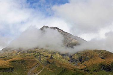 Taranaki ve bulutlar - Taranaki'deki / Mt Egmont Milli Parkı, Yeni Zelanda