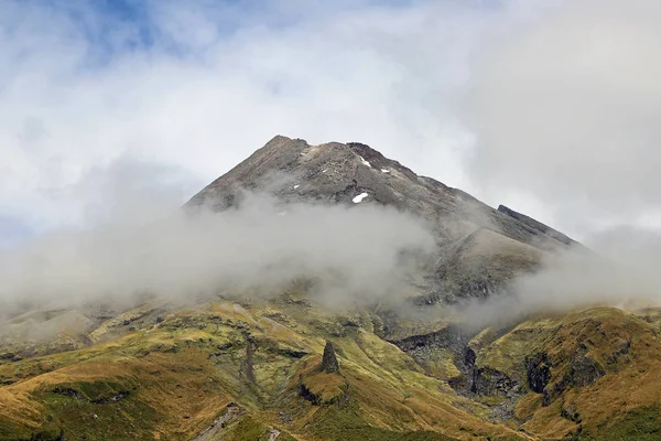 Taranaki Κρατήρας Και Σύννεφα Taranaki Έγκμοντ Εθνικό Πάρκο Νέα Ζηλανδία — Φωτογραφία Αρχείου