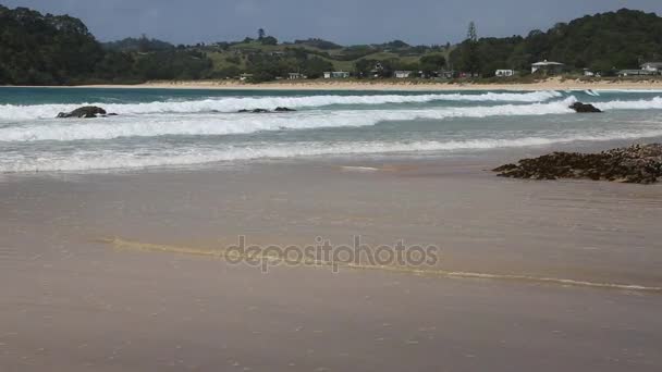 Waves Matapouri Beach New Zealand — Stok Video