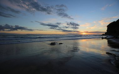 Sunrise yansıma - bol Bay, Yeni Zelanda, north Island