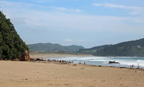 Multitud Playa Agua Caliente Nueva Zelanda — Foto de Stock