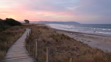 Günbatımı plajda Waihi, Bowentown, Yeni Zelanda