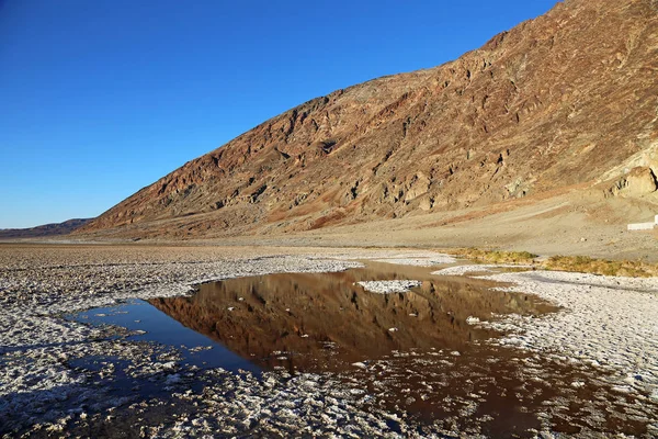 Reflexión Badwater Basin Parque Nacional Del Valle Muerte California — Foto de Stock