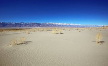 Panorama ile Sierra Nevada - Owens Valley, California görüntülemek