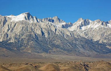 MT Whitney ve Sierra Nevada - görüntülemek Owens Valley, California