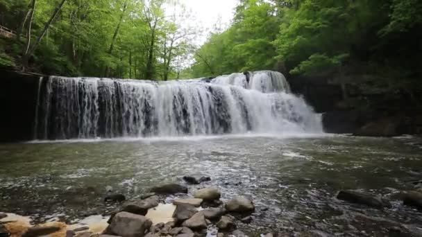 Τοπίο Brush Creek Falls Δυτική Βιρτζίνια — Αρχείο Βίντεο