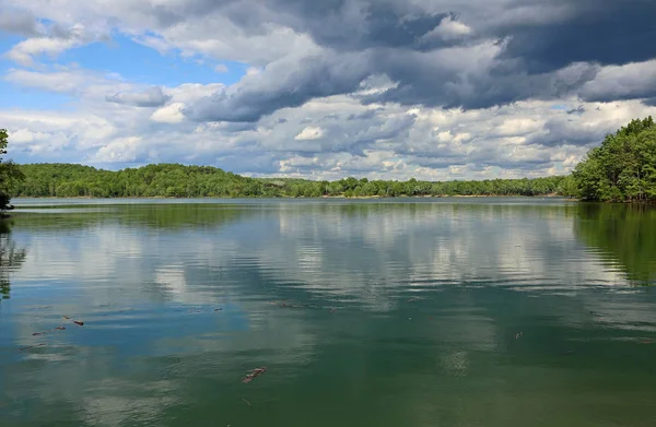 Bulutlar ve Summersville Gölü, Batı Virginia
