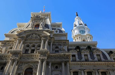 Belediye binasının bir parçası Mavi gökyüzü, Philadelphia, Pennsylvania