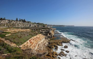 Uçurumdaki Waverley Mezarlığı - Pasifik 'teki Sahil Yürüyüşü, Sydney, Yeni Güney Galler, Avustralya