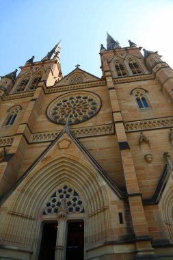 St Mary Katedrali 'nin önünde dikey Sydney, New South Wales, Avustralya
