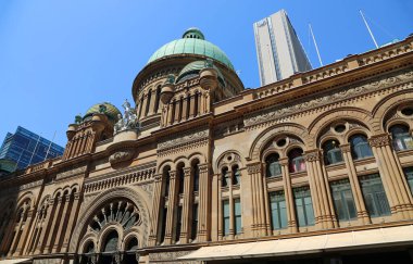 Kraliçe Victoria Binası 'nın ön ve kubbesi Sydney, Yeni Güney Galler, Avustralya