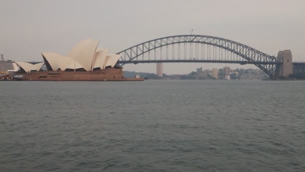 オペラハウスとハーバーブリッジ シドニー ニューサウスウェールズ州 オーストラリア — ストック動画