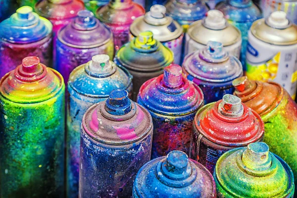 Latas usadas de pintura en aerosol — Foto de Stock