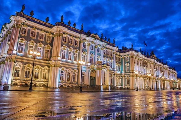 Hermitage v Petrohradu v noci, Rusko — Stock fotografie