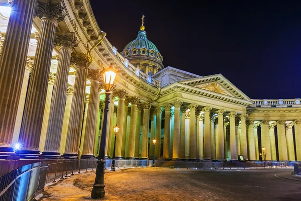 Kazan-katedralen i St. Petersburg natt Visa vinter — Stockfoto