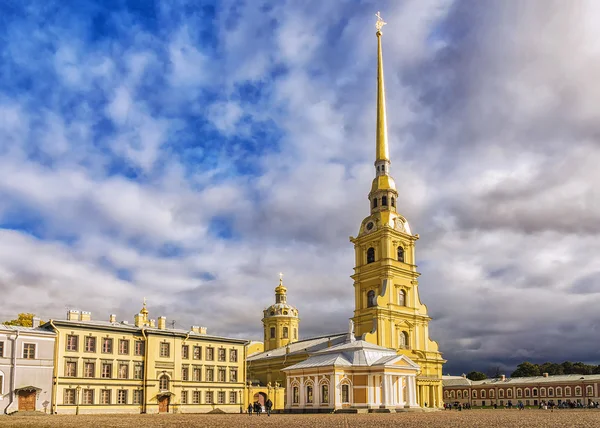 Петропавловский собор и Большой герцогский погребальный склеп в Сент-Пете — стоковое фото