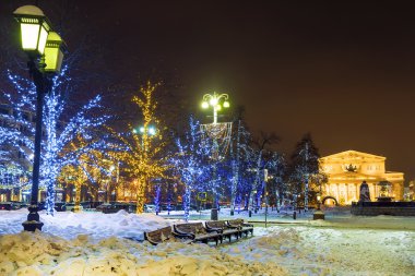 Noel süslemeleri Tiyatro Meydanı ve Moskova'da Bolşoy Tiyatrosu