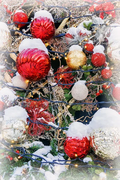 Різдвяні прикраси ялинкові та різдвяні прикраси — стокове фото