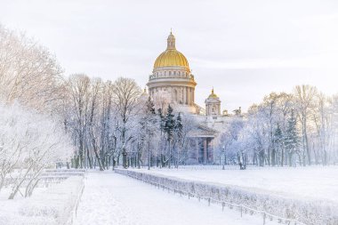 St. Isaac's Cathedral St. Petersburg için kış görünümü