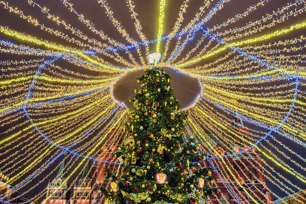 Weihnachten in Moskau. Tannenbaum auf dem Platz Manezhnaya nea — Stockfoto
