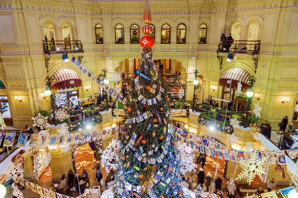 Moskau, russland -17 januar 2016: weihnachtsdekoration store gum — Stockfoto