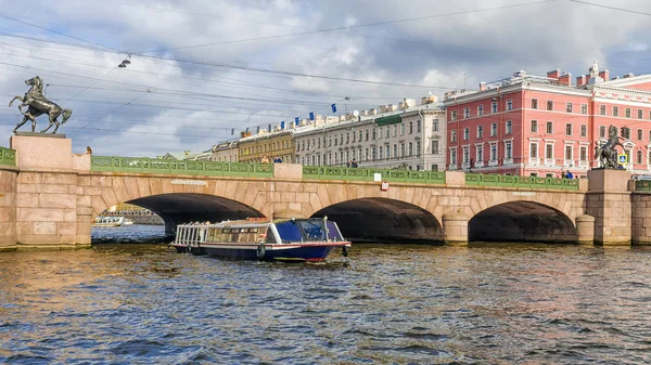 阿尼奇科夫桥在圣彼得斯堡 — 图库照片