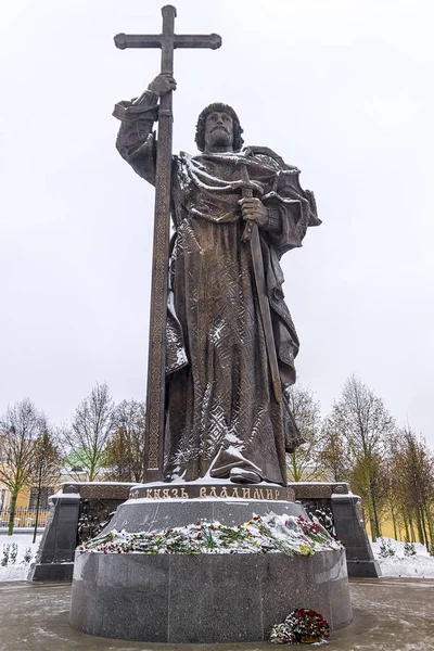 La estatua de Vladímir el Grande en Moscú, Rusia — Foto de Stock