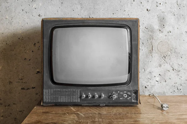 La antigua habitación con un retro de la televisión — Foto de Stock