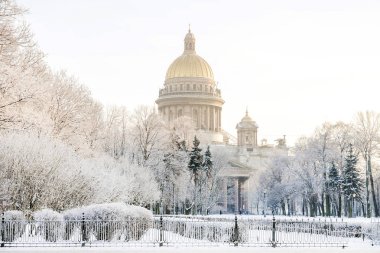 St. Isaac's Cathedral St. Petersburg'daki kış soğuk sabah