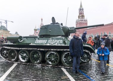Moskova, Rusya - 7 Kasım 2016: askeri araçlar ve asker