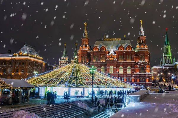 Weihnachtsdekoration auf dem Manezh-Platz in Moskau — Stockfoto