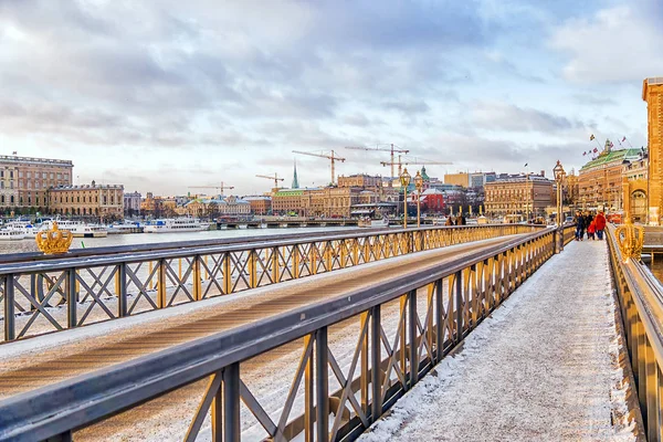 Zimowy widok z mostu Skeppsholmen w Sztokholmie. — Zdjęcie stockowe