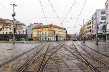 Bratislava, Slovakya - Ocak 4.2014: tramvay izler eski bir