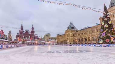 Moskova, Rusya - 7 Aralık 2016: buz buz pateni pisti üzerinde kırmızı Squar