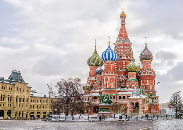 聖ワシリイ大聖堂、モスクワ、冬景色で — ストック写真