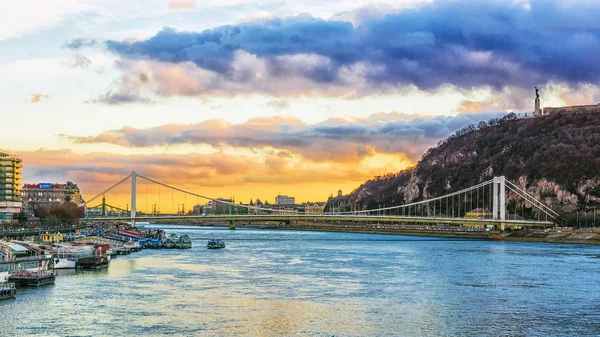 Zachód słońca nad Dunajem w Budapeszcie — Zdjęcie stockowe