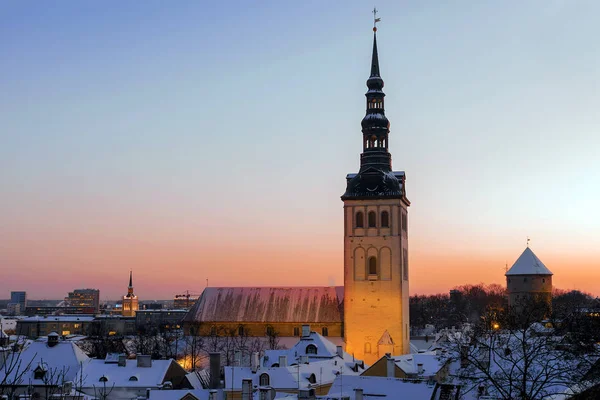 Hiver Tallinn. panorama de la ville au coucher du soleil — Photo
