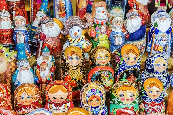 Russian souvenirs. a variety of painted wooden dolls — Stock Photo, Image