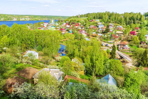 La antigua ciudad rusa Ples en el río Volga — Foto de Stock