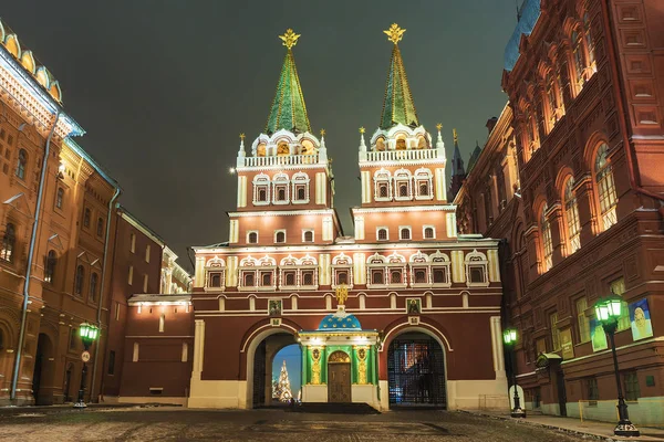 门上红色正方形的教会。俄罗斯 — 图库照片