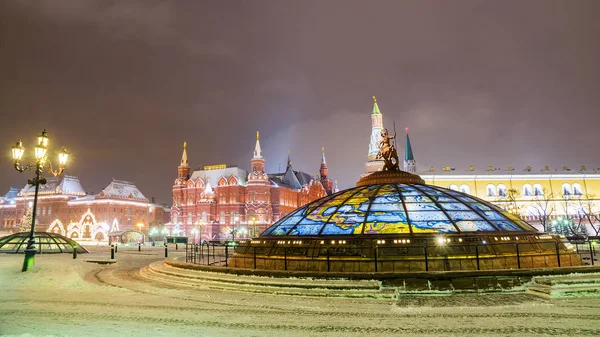 Night view Manezh Square in Moscow, Russia — Stock Photo, Image